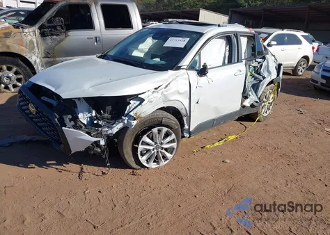 2024 Toyota Corolla Cross Le z USA, uszkodzony, nr VIN 7MUBAAAG0RV075997